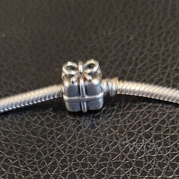 PANDORA Sterling Silver Present Charm - Picture 1 of 7